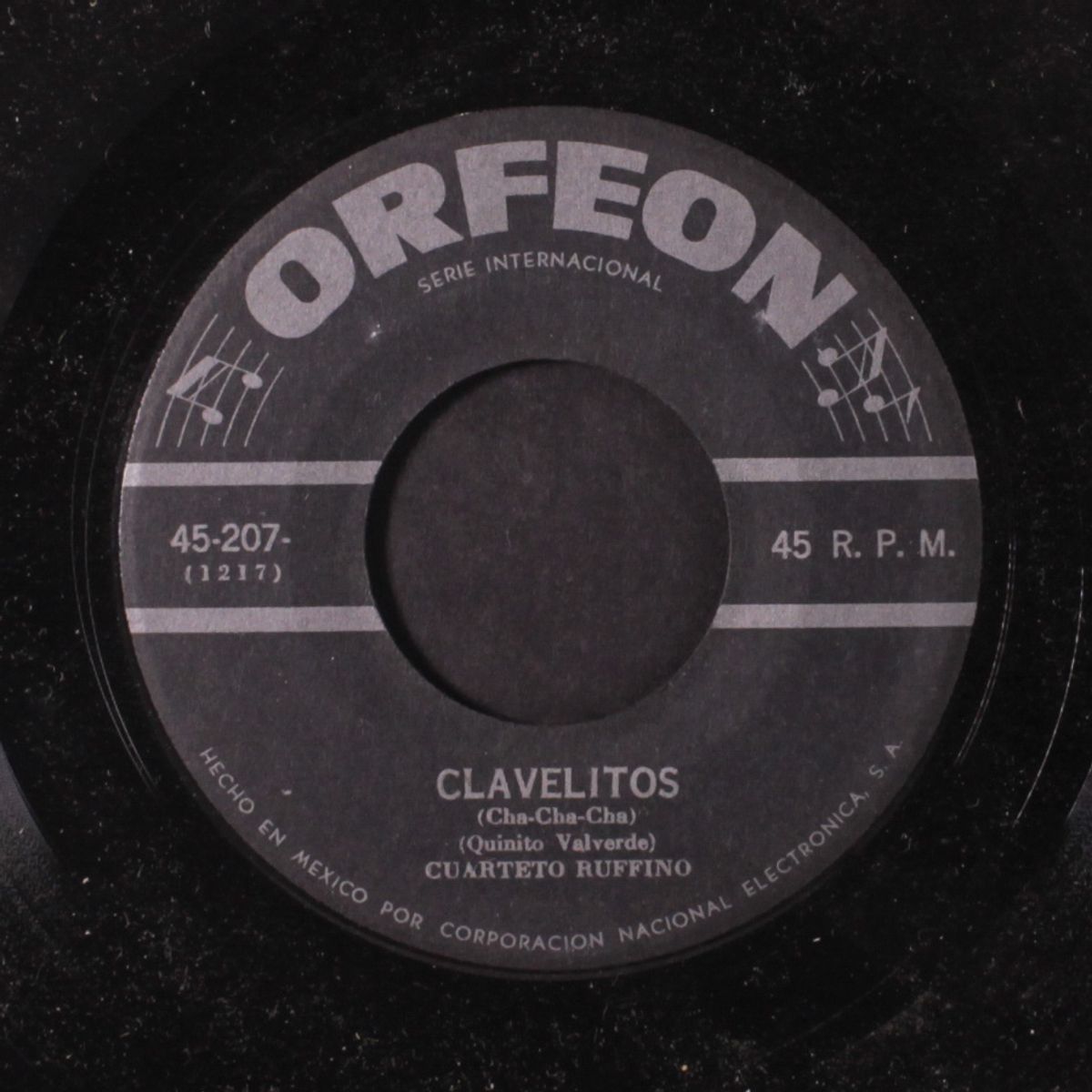 acurrucadita / clavelitos by CUARTETO RUFFINO
