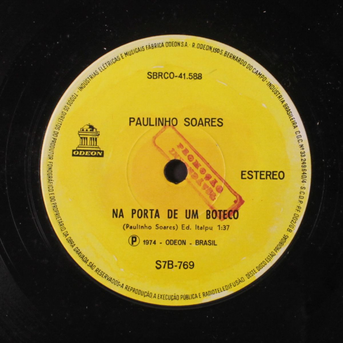 viu? / na porta de um boteco by PAULINHO SOARES