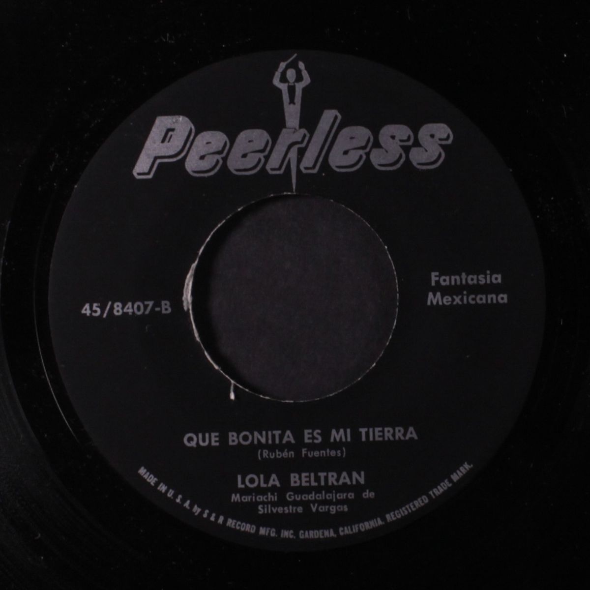 que bonita es mi tierra / los pinos by LOLA BELTRAN