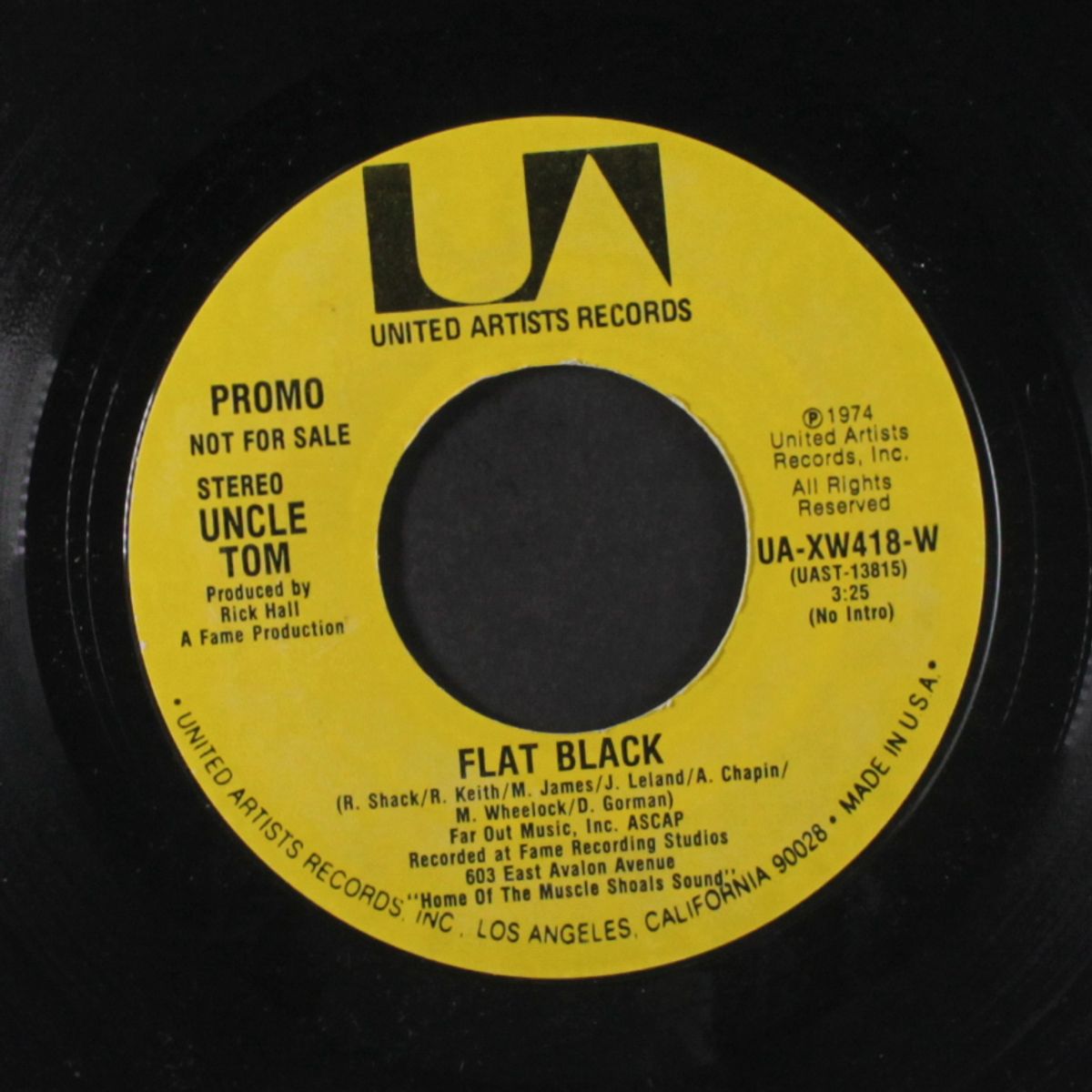 flat black / mono by UNCLE TOM