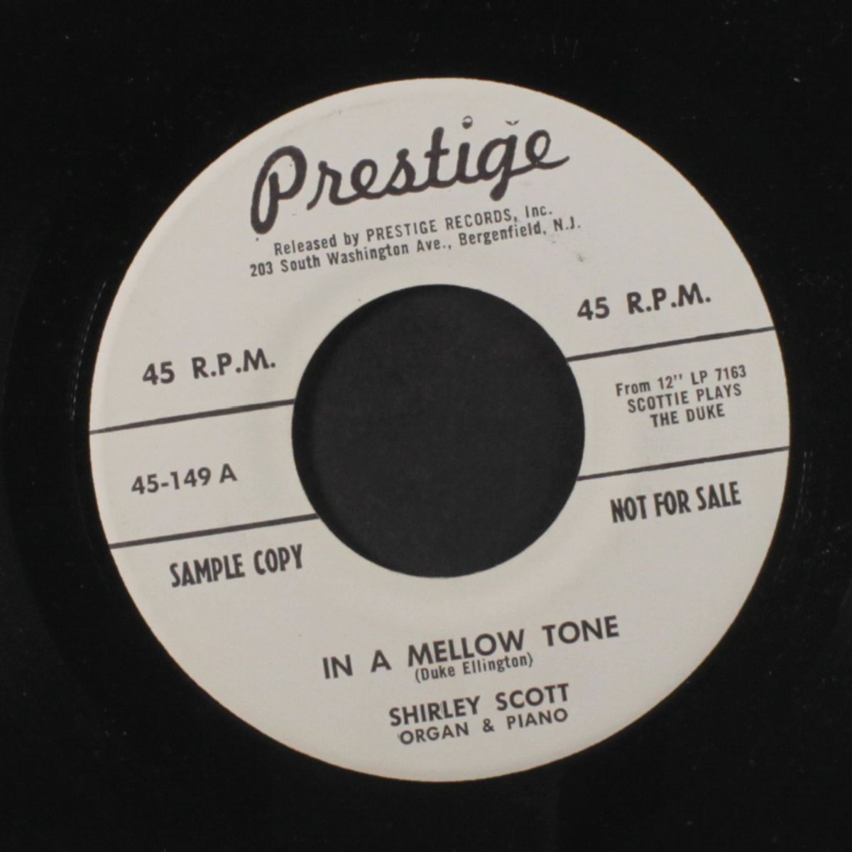 in a mellow tone / just squeeze me by SHIRLEY SCOTT