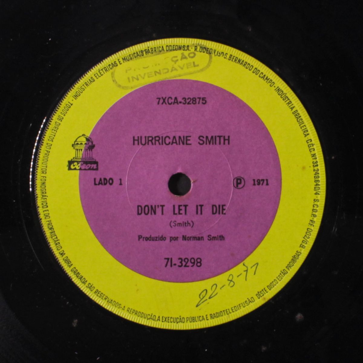 don't let it die / the writer sings his song by HURRICANE SMITH