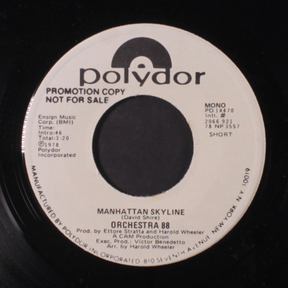 manhattan skyline / mono by ORCHESTRA 88