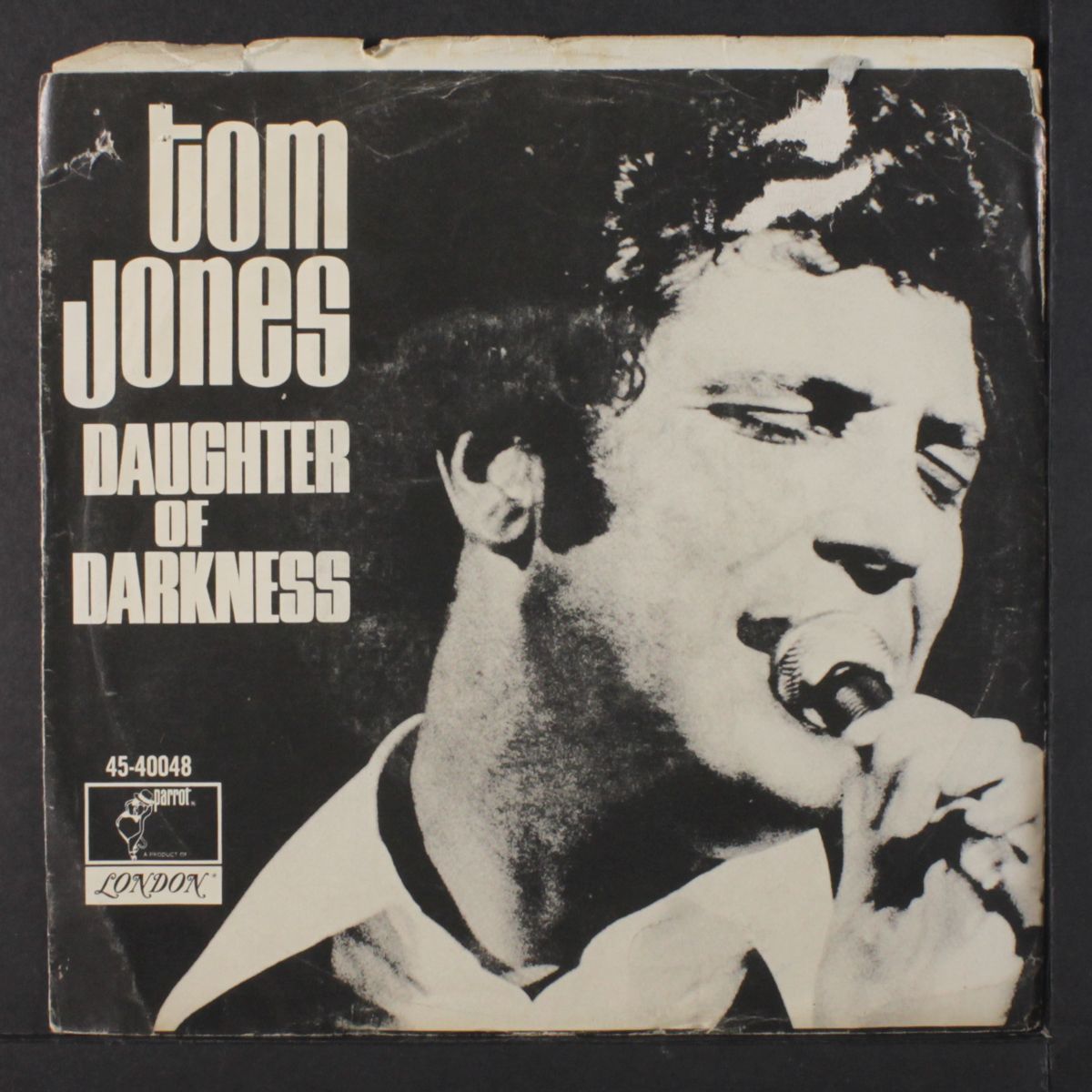 daughter of darkness by TOM JONES