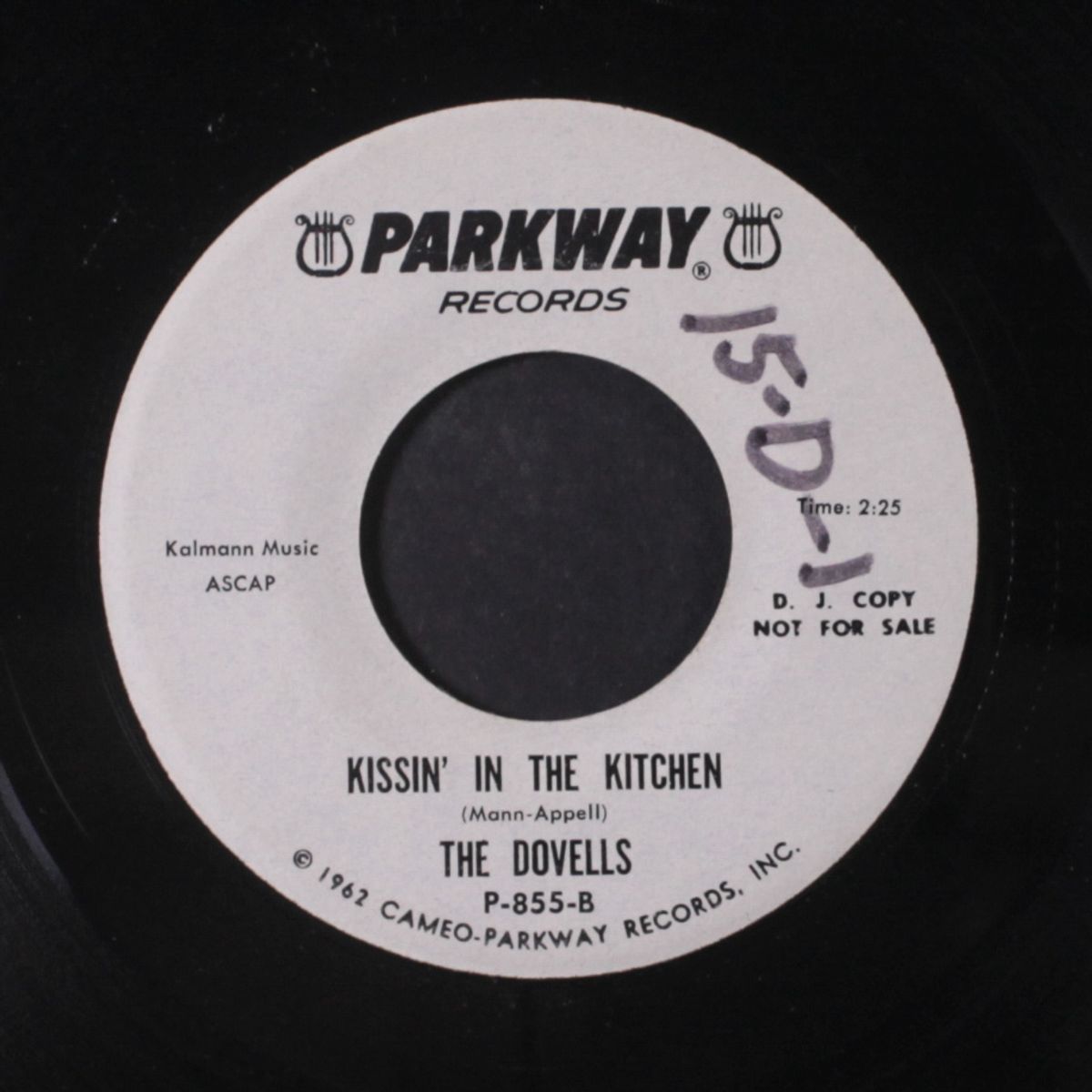 the jitterbug / kissin' in the kitchen by DOVELLS