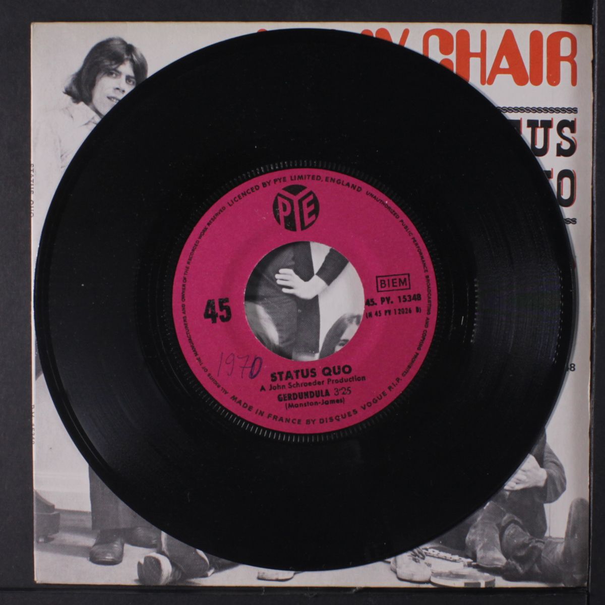 gerdundula / in my chair by STATUS QUO