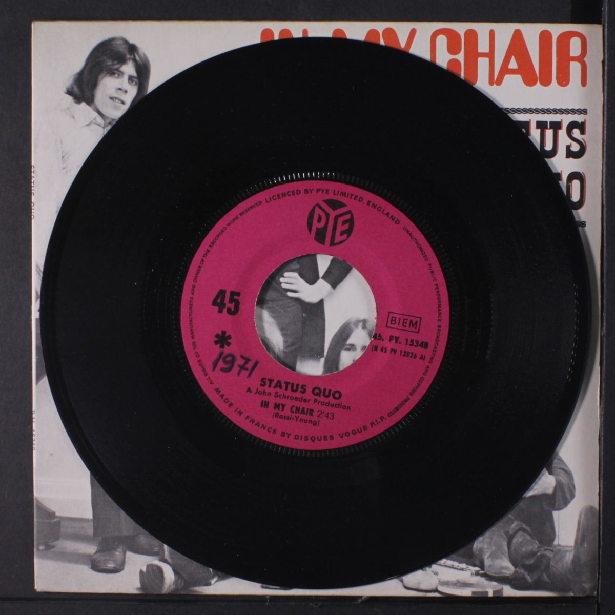gerdundula / in my chair by STATUS QUO