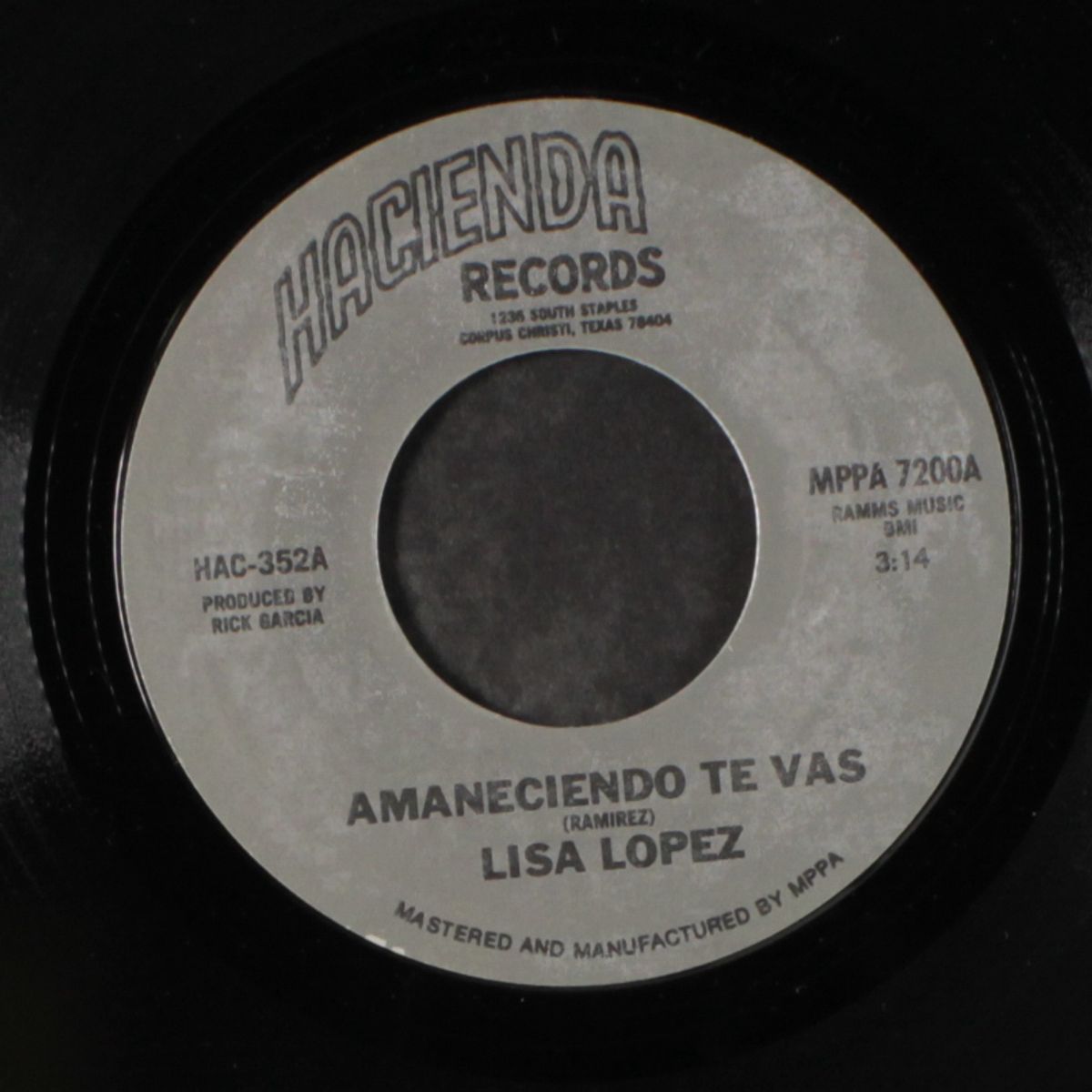 amaneciendo te vas / voy a llorar by LISA LOPEZ