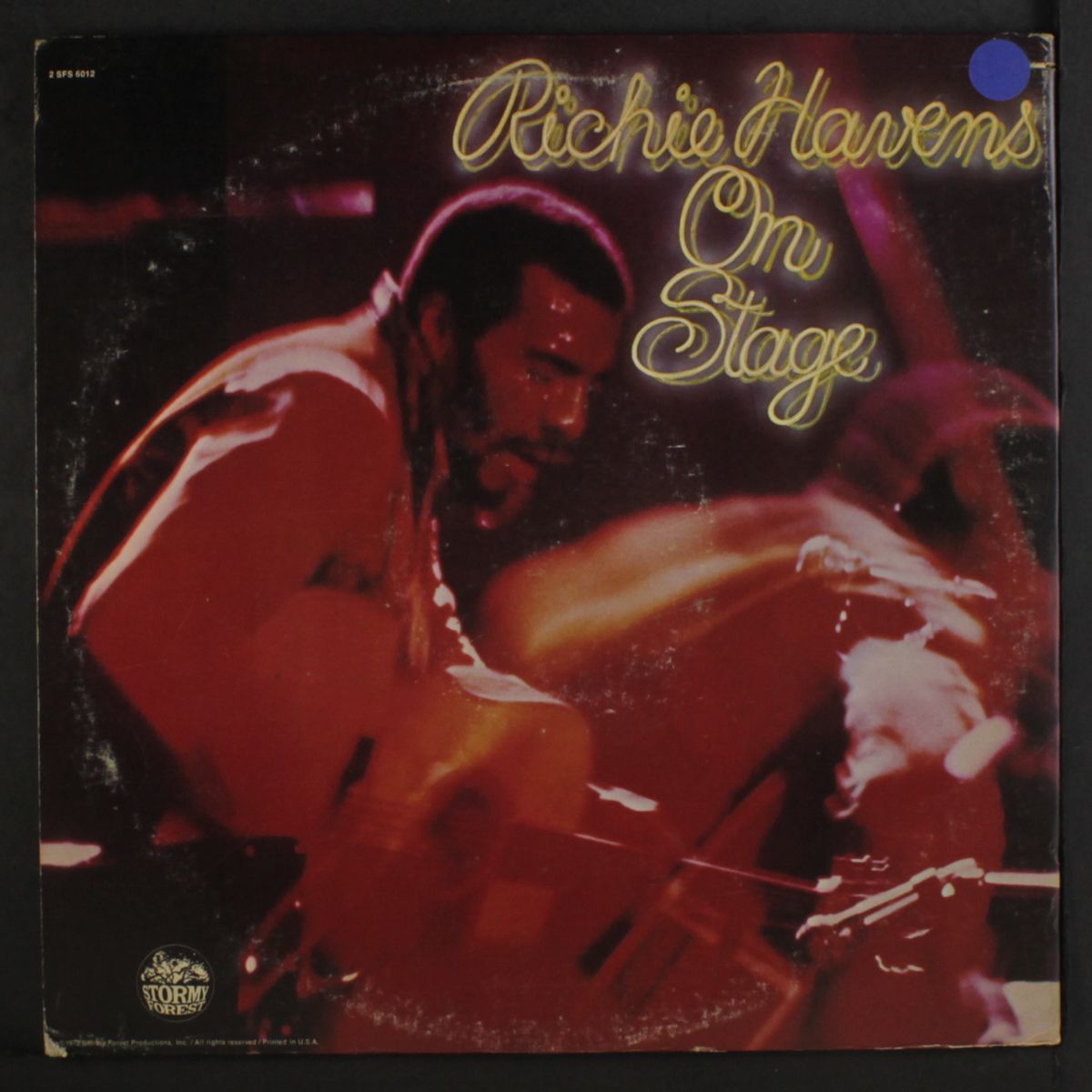 richie havens on stage by RICHIE HAVENS