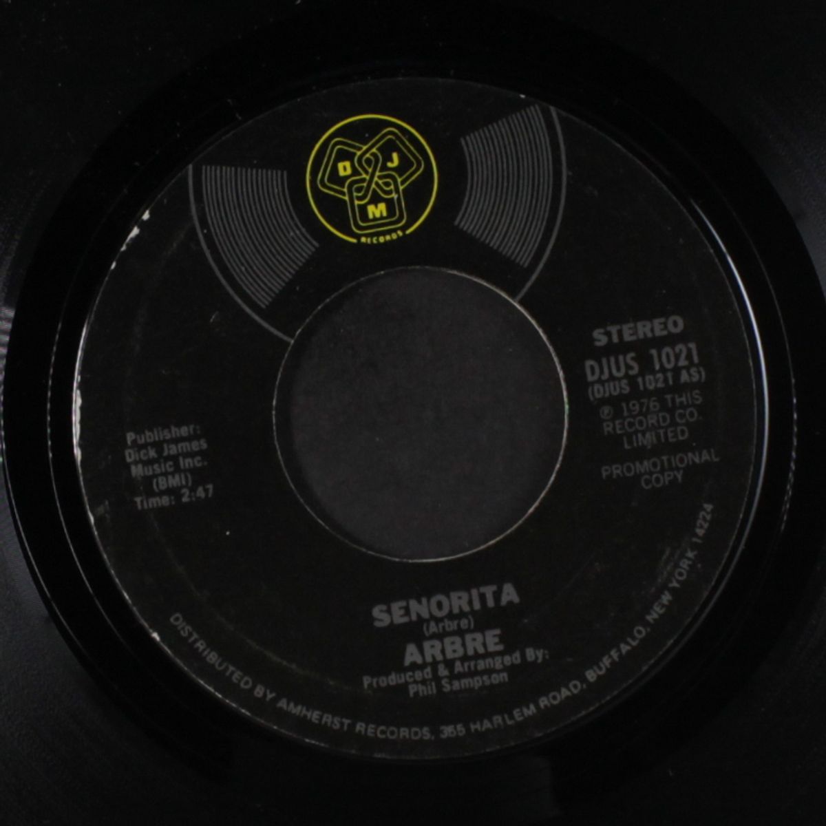 senorita / mono by ARBRE