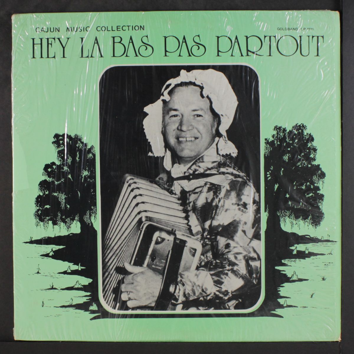 hey la bas pas partout by VARIOUS