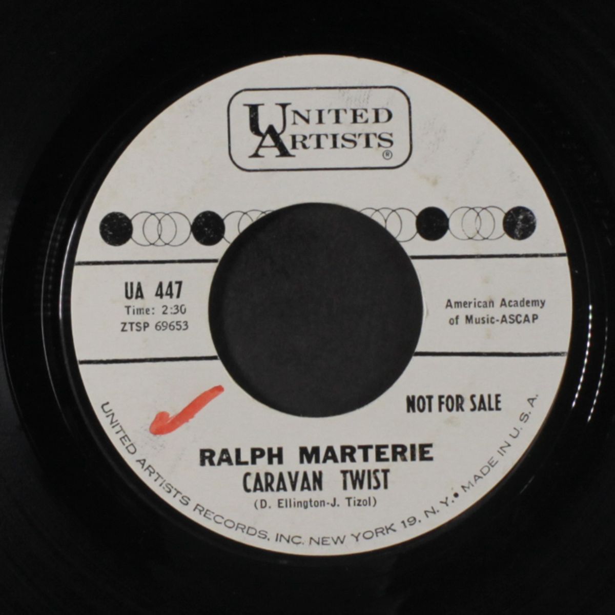 caravan twist / dry marterie with a twist by RALPH MARTERIE