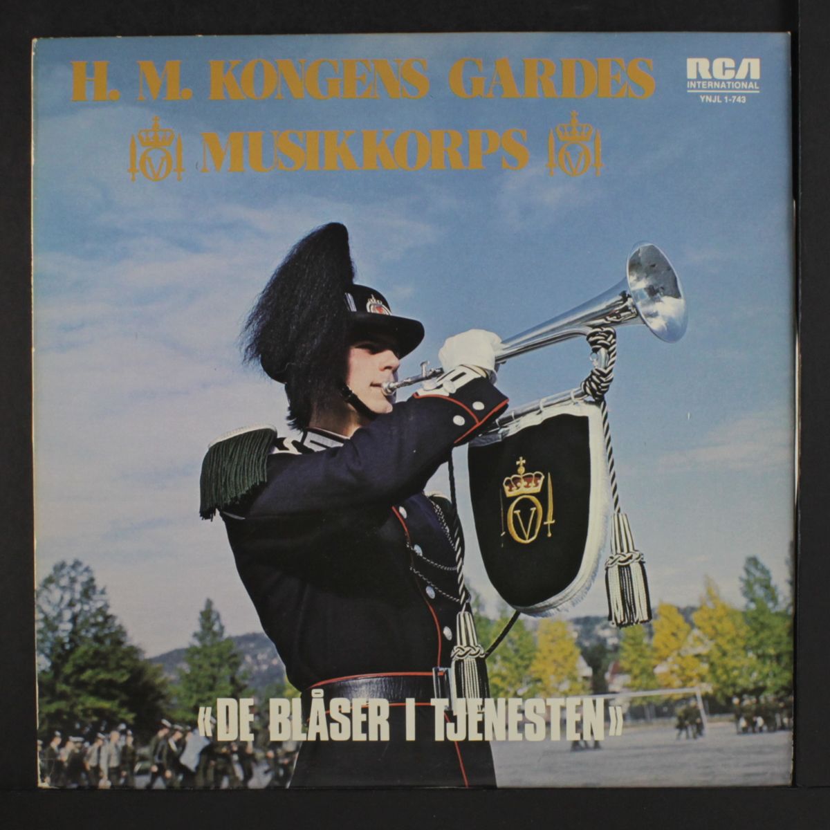 de blaser i tjenesten by H.M. KONGENS GARDE