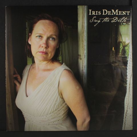 IRIS DEMENT